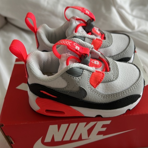 AirMax - Picture 2 of 3